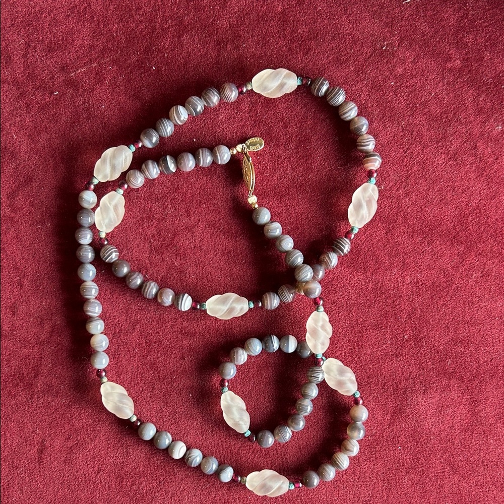 Sandra David BOTSWANA AGATE
 Elegant Beaded Necklace